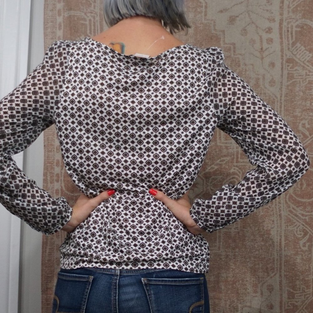 ⭐LOFT patterned blouse - Picture 6 of 6